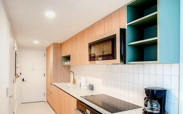 Apartment in New Luxury Condo Downtown