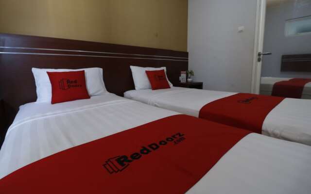 RedDoorz Plus @ Cakranegara