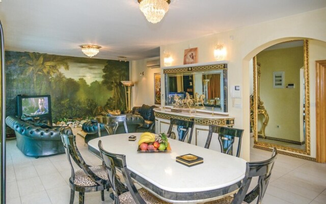 Stunning Home in Makarska with Hot Tub, Sauna & 9 Bedrooms