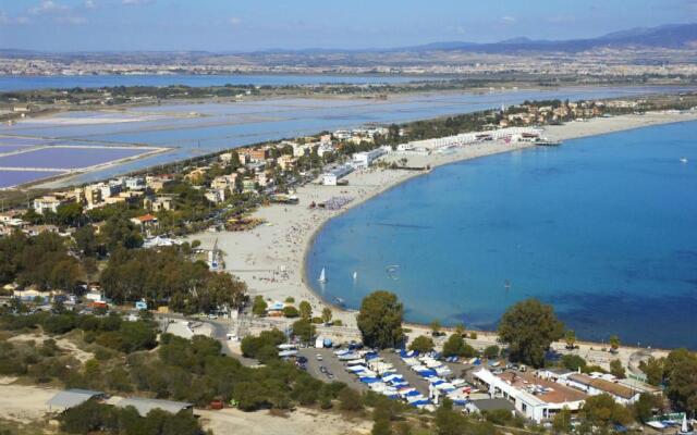 Cozy apt 10 mins walk from Poetto + terrace