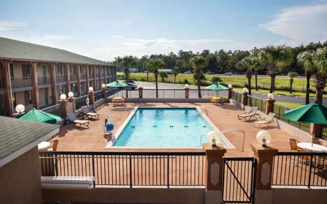 Days Inn by Wyndham Hardeeville/ I-95 State Line