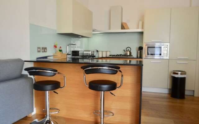 1 Bedroom Flat Next To The Meadows