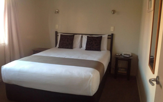 Pacific Coast Motor Lodge