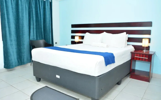 Three Tree Hotel