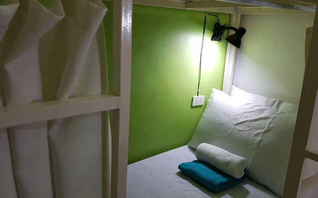 Crossroads Hostel Manila
