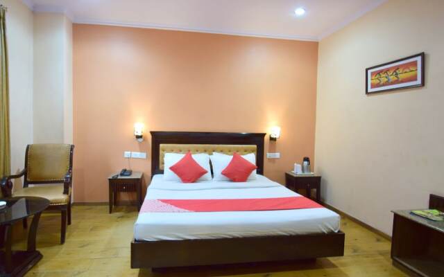 OYO 11494 Hotel Marc