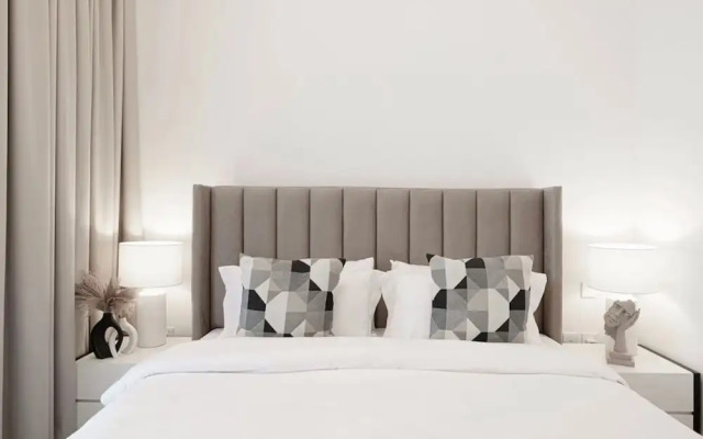 Burj Crown Lux Apartment by Dubai Mall