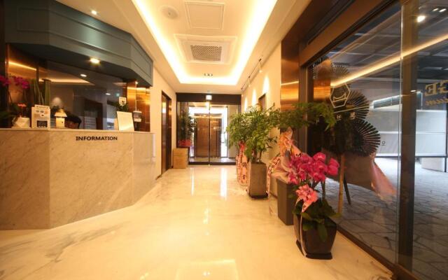 The Stone Bridge Hotel