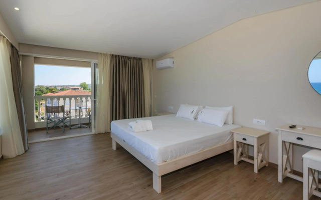 Belussi Beach Hotel & Suites