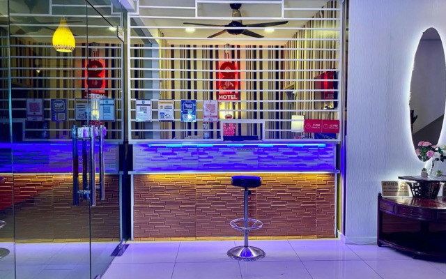8 Hotel by OYO Rooms