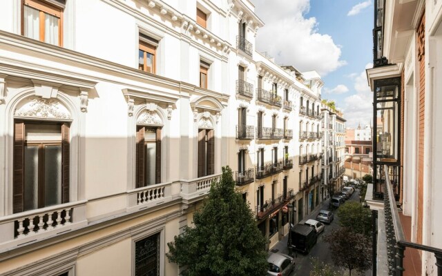 Prado Museum Apartment