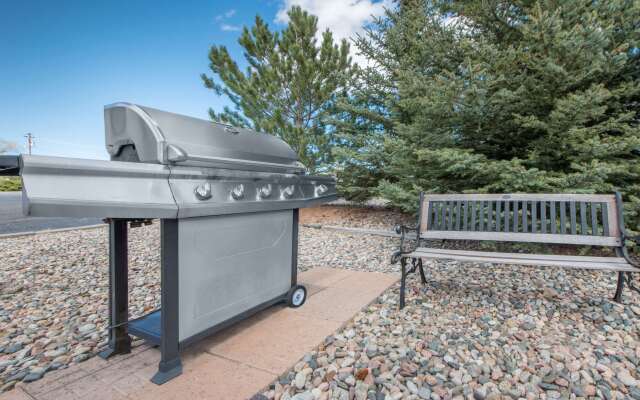 Microtel Inn & Suites by Wyndham Raton