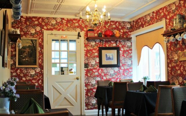 Summerhill Manor Bed and Breakfast and Tea Room