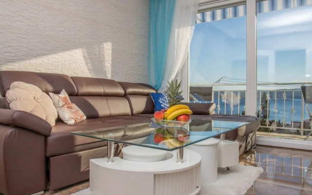 Spacious Novi Vinodolski Apartments With Terrace and Shared Pool