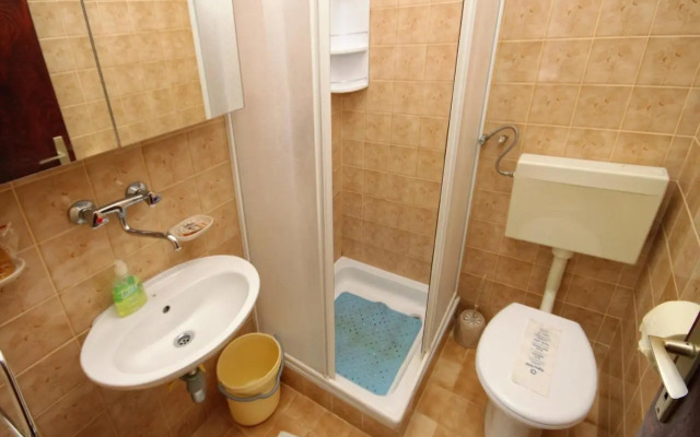 Apartment Zavalatica 9315a