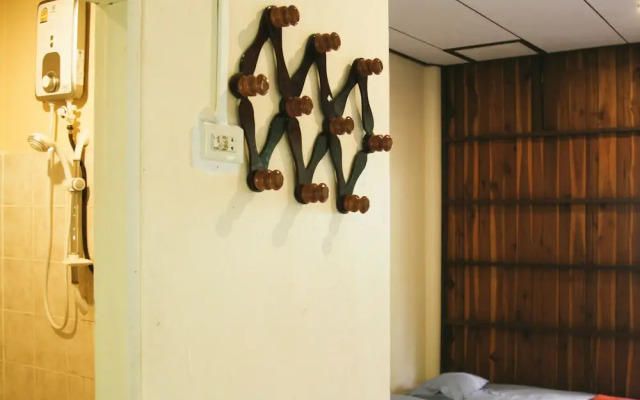 Baan LoyLom SuanAmphawa