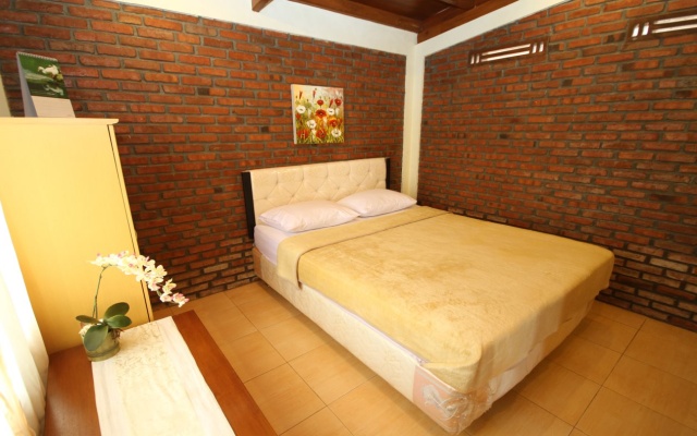 Rumah Kebun Wulan Lembang – Guest Rooms – Lembang