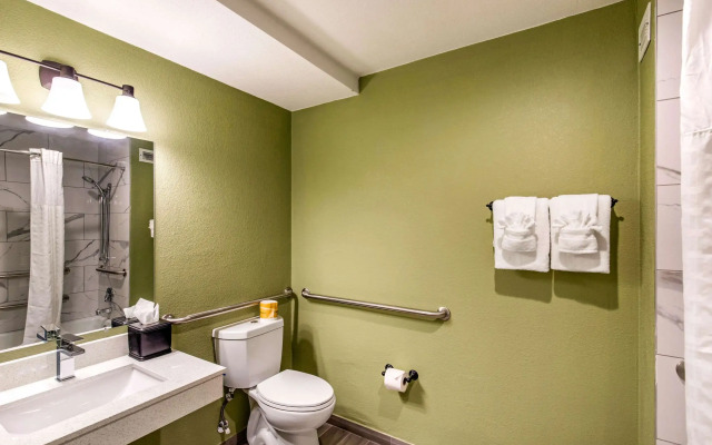Quality Inn & Suites Plano East - Richardson
