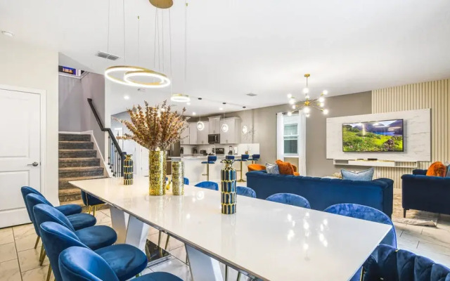 Storey Lake 9BR Wonderland Home 2852