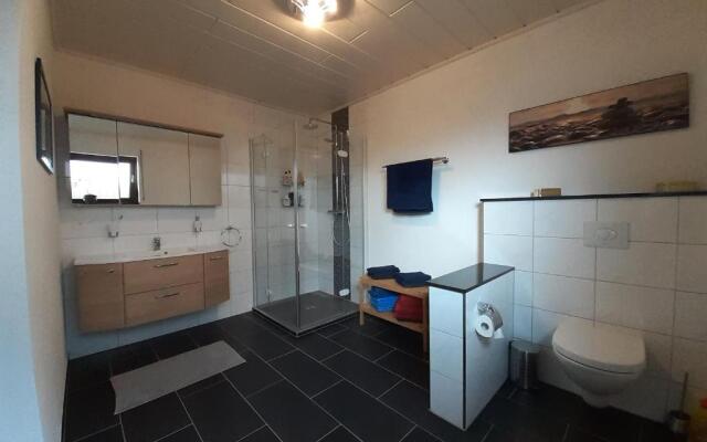 Ferienwohnung 75m² Terrasse Parkplatz WallBox Nürburgring