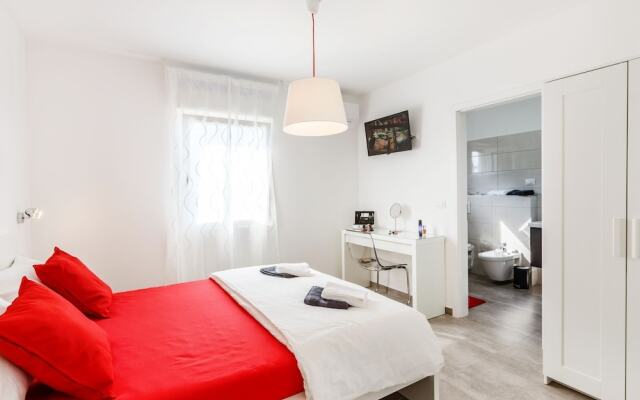 Elegant Villa With Swimming Pool in Pula Near Sea