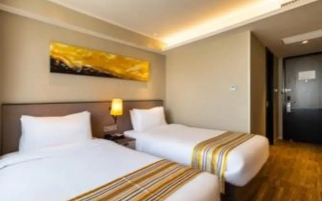 Home Inn Plus (Harbin Central Street)