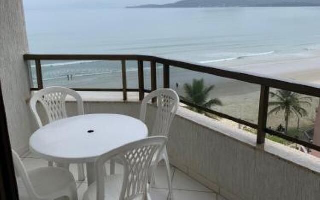 Cobertura frente ao mar Meia Praia -Itapema -SC