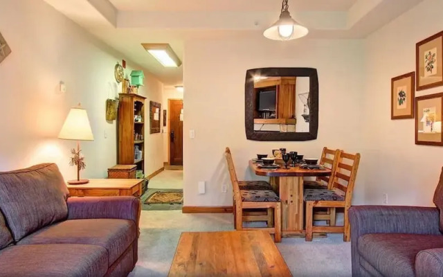 Tyra Riverbend 111 Condo by RedAwning