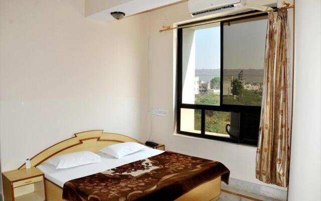 Hotel Kirti Plaza