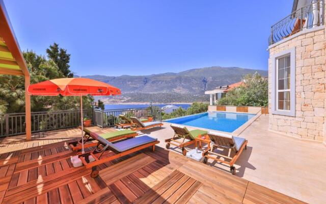 Kaş, deniz manzaralı, 6 kişilik villa