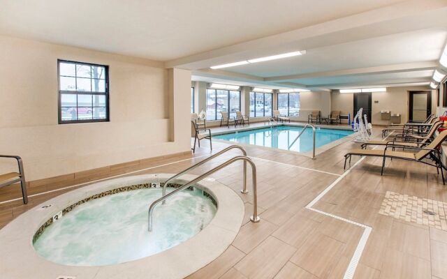 Best Western Plus Grand Castle Inn & Suites