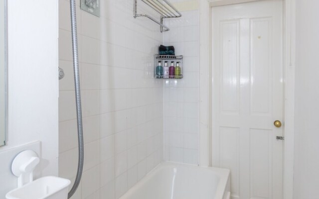 Beautiful City Center 2 Bed Apartment with Park View
