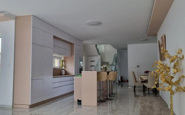 Sarkcsillag Ház- Star Family House