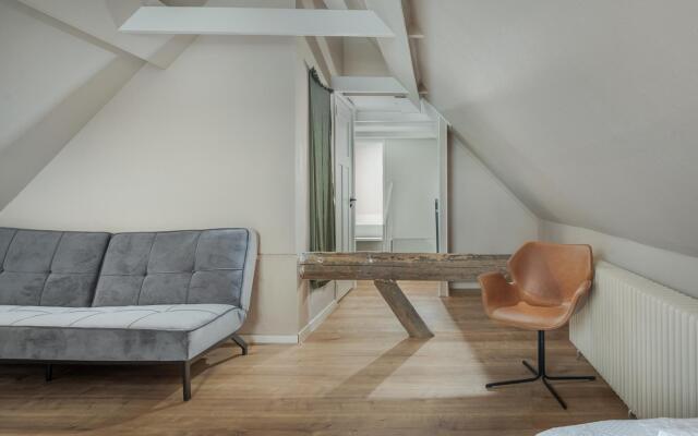 Large fully renovated farmhouse with indoor Swim spa and Sauna