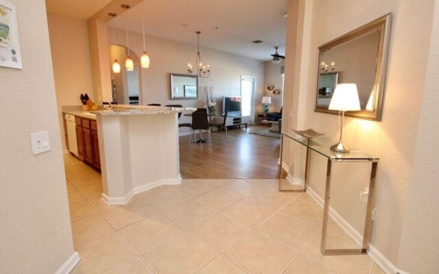 Executive Penthouse 3 Bedroom Condo by RedAwning