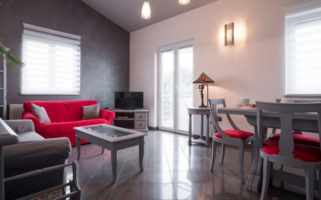 Villa Aylin, 5-bed, Next to the sea