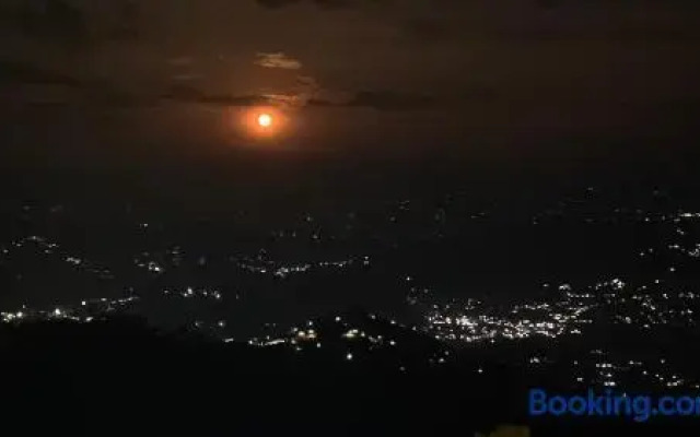 SPOT ON 393 Himalayan Sunrise