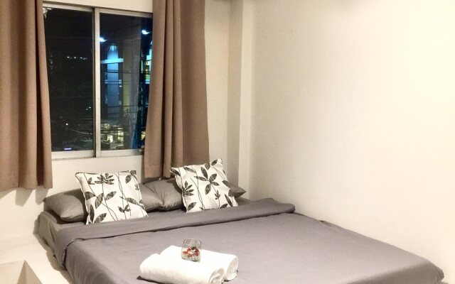 24 Poshtel Salaya