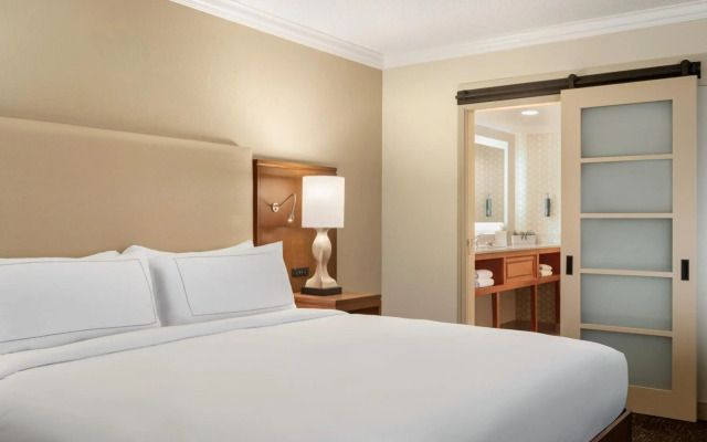 Doubletree by Hilton Fort Myers at Bell Tower Shops