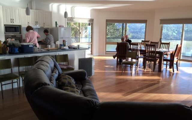 Curdievale Riverfront Lodge