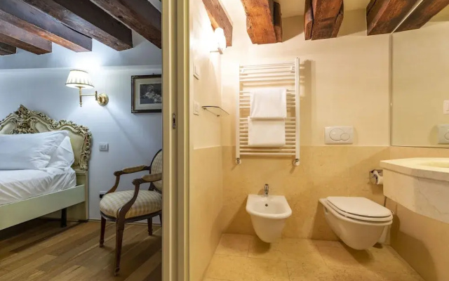 Gondola Luxury Apartment by Wonderful Italy