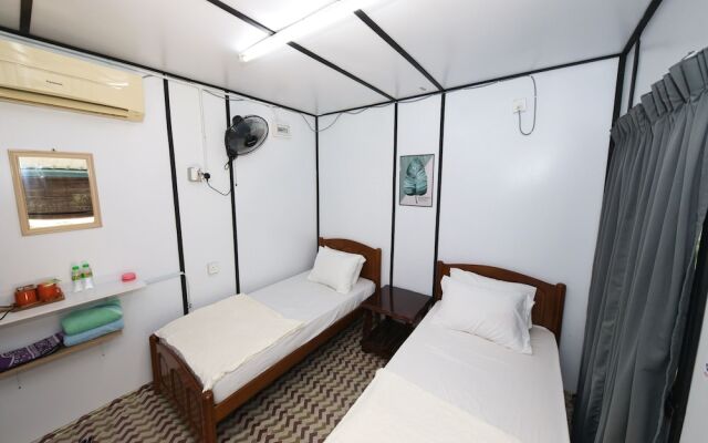 OYO 90960 Rajawali D'cabin Chalet Room