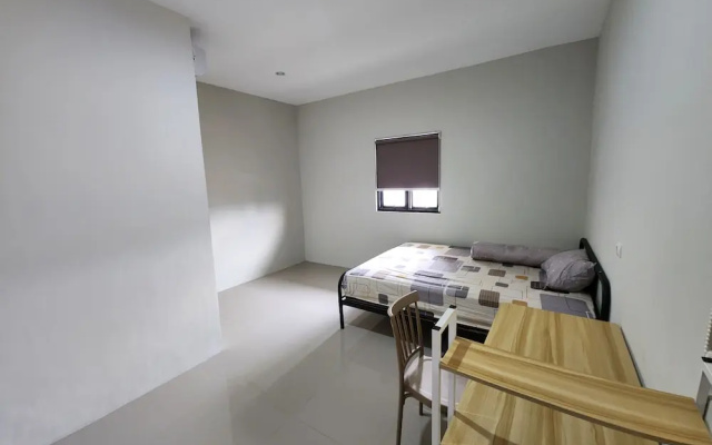 OYO 95107 Green Homestay Near Ubaya – Guest Rooms – Surabaya