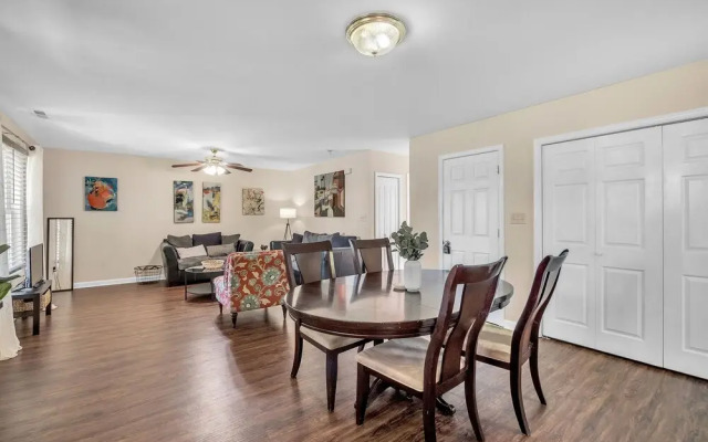 Have The Best Stay At Our Modern Art Gallery Home 3 Bedroom Home by Redawning