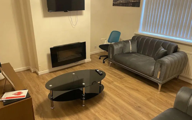 3 Bedroom House in Bradford