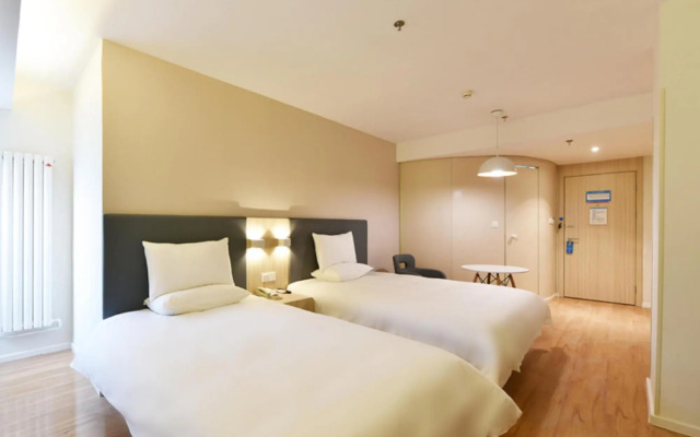 Hanting Hotel(South of Railway Station You'anmen B