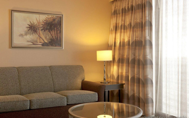 Radisson Suite Hotel Oceanfront