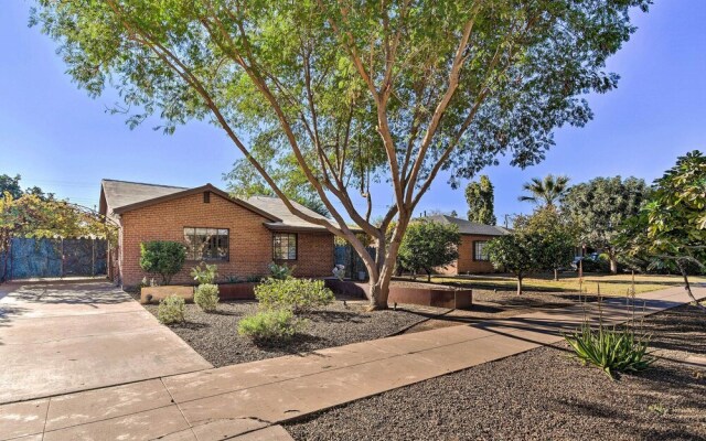 Sun-lit Phoenix Gem: Backyard Entertainment Patio!