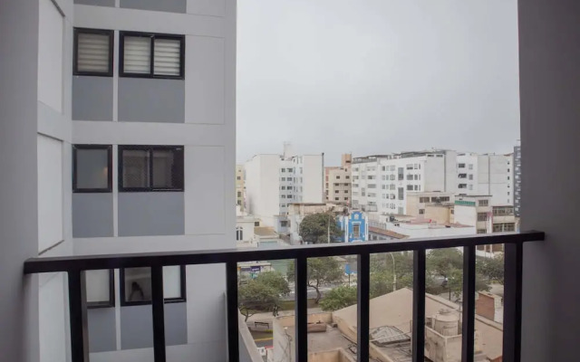 w Majestic 2BR w Balcony in Miraflores