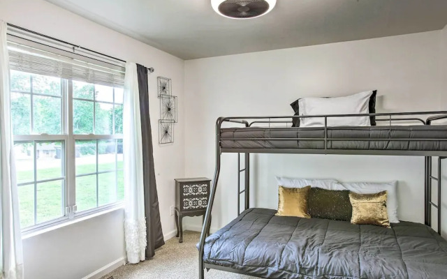 Charming Springfield Escape w/ Furnished Deck